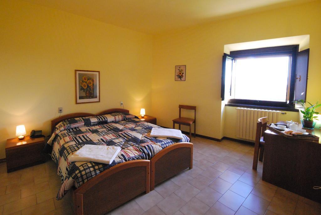 Villa Santa Maria Dell'Arco - Centro Oreb Cazzago San Martino Habitación foto